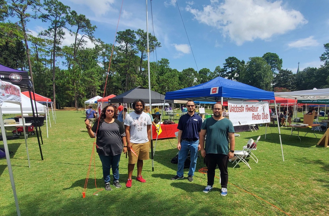 Valdosta Amateur Radio Club group photo.